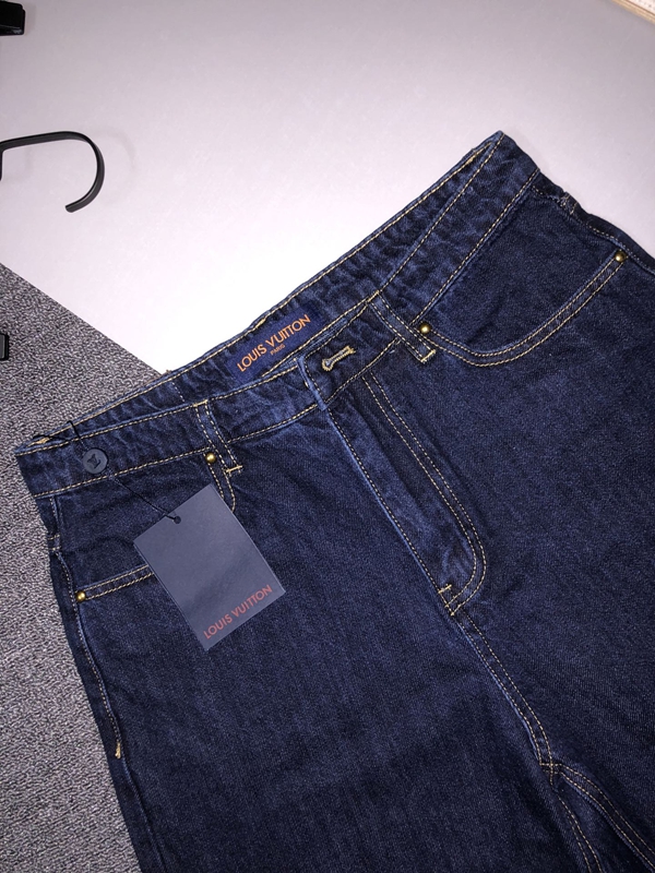 ブランドハーフパンツ背面デザイン